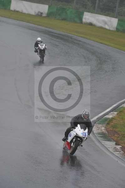 Mallory park Leicestershire;Mallory park photographs;Motorcycle action photographs;event digital images;eventdigitalimages;mallory park;no limits trackday;peter wileman photography;trackday;trackday digital images;trackday photos