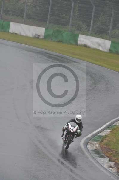 Mallory park Leicestershire;Mallory park photographs;Motorcycle action photographs;event digital images;eventdigitalimages;mallory park;no limits trackday;peter wileman photography;trackday;trackday digital images;trackday photos