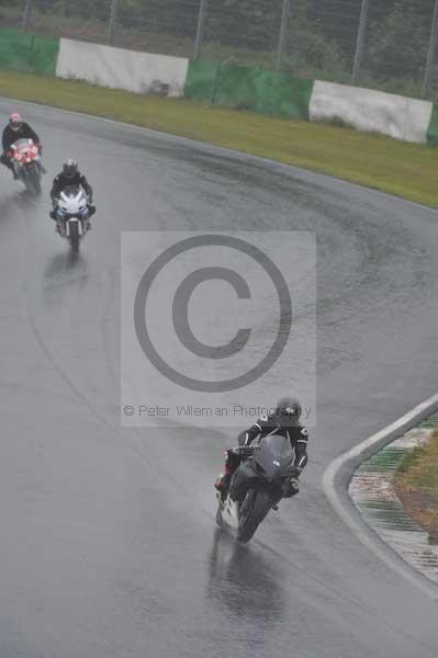 Mallory park Leicestershire;Mallory park photographs;Motorcycle action photographs;event digital images;eventdigitalimages;mallory park;no limits trackday;peter wileman photography;trackday;trackday digital images;trackday photos