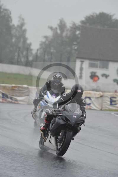 Mallory park Leicestershire;Mallory park photographs;Motorcycle action photographs;event digital images;eventdigitalimages;mallory park;no limits trackday;peter wileman photography;trackday;trackday digital images;trackday photos