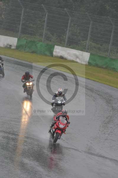 Mallory park Leicestershire;Mallory park photographs;Motorcycle action photographs;event digital images;eventdigitalimages;mallory park;no limits trackday;peter wileman photography;trackday;trackday digital images;trackday photos