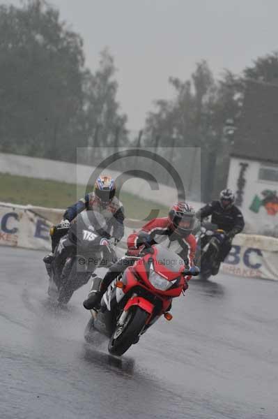 Mallory park Leicestershire;Mallory park photographs;Motorcycle action photographs;event digital images;eventdigitalimages;mallory park;no limits trackday;peter wileman photography;trackday;trackday digital images;trackday photos