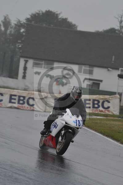 Mallory park Leicestershire;Mallory park photographs;Motorcycle action photographs;event digital images;eventdigitalimages;mallory park;no limits trackday;peter wileman photography;trackday;trackday digital images;trackday photos