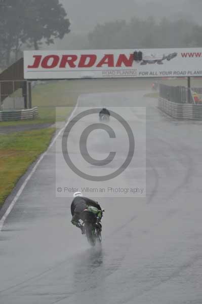 Mallory park Leicestershire;Mallory park photographs;Motorcycle action photographs;event digital images;eventdigitalimages;mallory park;no limits trackday;peter wileman photography;trackday;trackday digital images;trackday photos