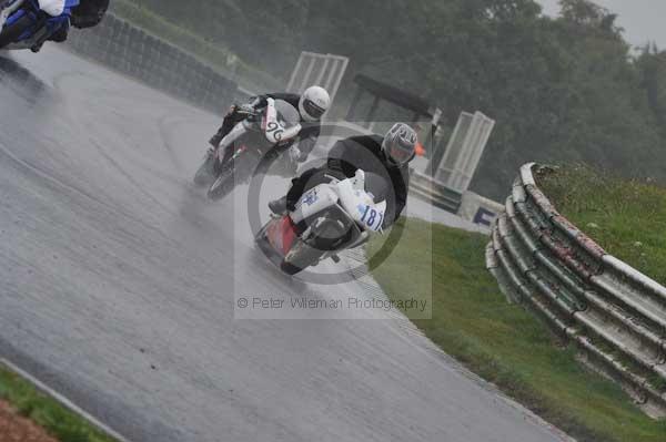 Mallory park Leicestershire;Mallory park photographs;Motorcycle action photographs;event digital images;eventdigitalimages;mallory park;no limits trackday;peter wileman photography;trackday;trackday digital images;trackday photos