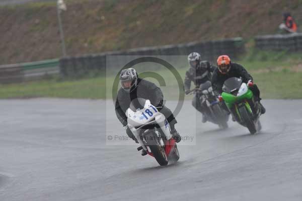 Mallory park Leicestershire;Mallory park photographs;Motorcycle action photographs;event digital images;eventdigitalimages;mallory park;no limits trackday;peter wileman photography;trackday;trackday digital images;trackday photos