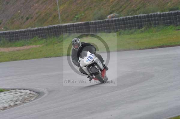 Mallory park Leicestershire;Mallory park photographs;Motorcycle action photographs;event digital images;eventdigitalimages;mallory park;no limits trackday;peter wileman photography;trackday;trackday digital images;trackday photos