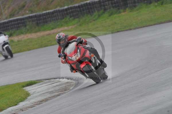 Mallory park Leicestershire;Mallory park photographs;Motorcycle action photographs;event digital images;eventdigitalimages;mallory park;no limits trackday;peter wileman photography;trackday;trackday digital images;trackday photos