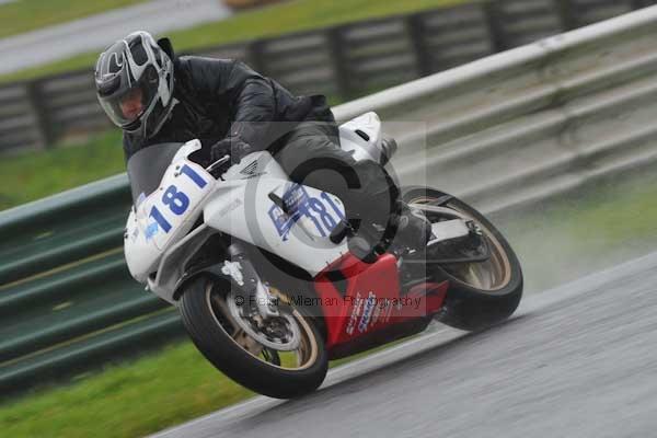 Mallory park Leicestershire;Mallory park photographs;Motorcycle action photographs;event digital images;eventdigitalimages;mallory park;no limits trackday;peter wileman photography;trackday;trackday digital images;trackday photos