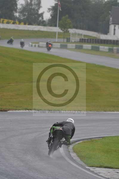 Mallory park Leicestershire;Mallory park photographs;Motorcycle action photographs;event digital images;eventdigitalimages;mallory park;no limits trackday;peter wileman photography;trackday;trackday digital images;trackday photos