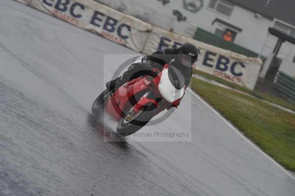 Mallory park Leicestershire;Mallory park photographs;Motorcycle action photographs;event digital images;eventdigitalimages;mallory park;no limits trackday;peter wileman photography;trackday;trackday digital images;trackday photos