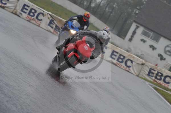 Mallory park Leicestershire;Mallory park photographs;Motorcycle action photographs;event digital images;eventdigitalimages;mallory park;no limits trackday;peter wileman photography;trackday;trackday digital images;trackday photos