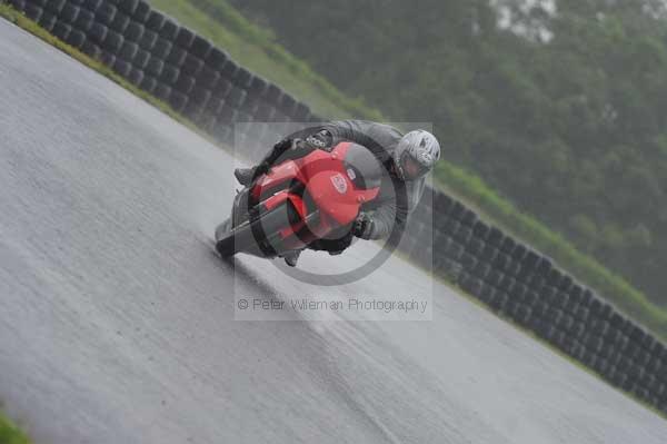 Mallory park Leicestershire;Mallory park photographs;Motorcycle action photographs;event digital images;eventdigitalimages;mallory park;no limits trackday;peter wileman photography;trackday;trackday digital images;trackday photos