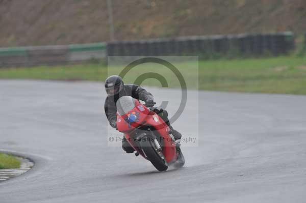 Mallory park Leicestershire;Mallory park photographs;Motorcycle action photographs;event digital images;eventdigitalimages;mallory park;no limits trackday;peter wileman photography;trackday;trackday digital images;trackday photos