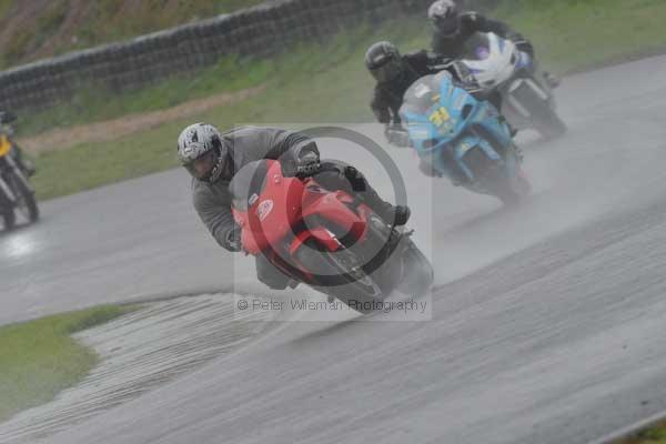 Mallory park Leicestershire;Mallory park photographs;Motorcycle action photographs;event digital images;eventdigitalimages;mallory park;no limits trackday;peter wileman photography;trackday;trackday digital images;trackday photos