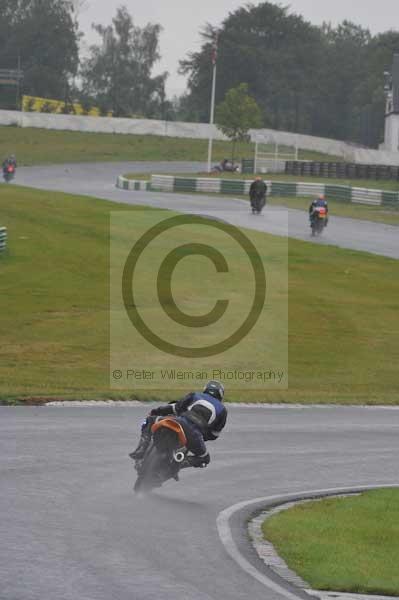 Mallory park Leicestershire;Mallory park photographs;Motorcycle action photographs;event digital images;eventdigitalimages;mallory park;no limits trackday;peter wileman photography;trackday;trackday digital images;trackday photos