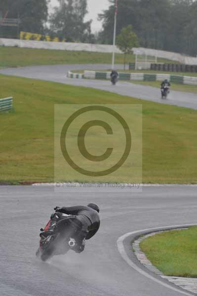 Mallory park Leicestershire;Mallory park photographs;Motorcycle action photographs;event digital images;eventdigitalimages;mallory park;no limits trackday;peter wileman photography;trackday;trackday digital images;trackday photos