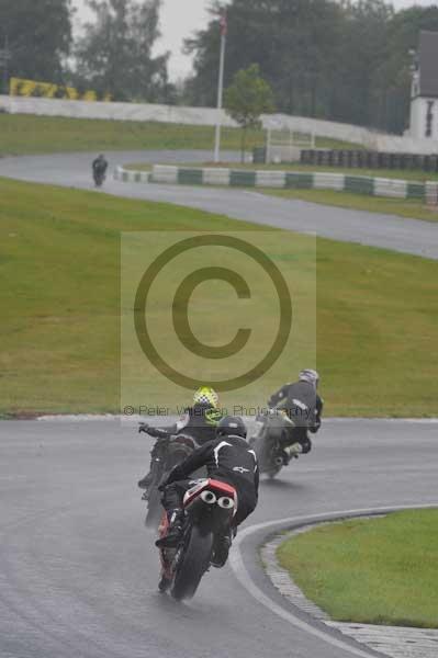 Mallory park Leicestershire;Mallory park photographs;Motorcycle action photographs;event digital images;eventdigitalimages;mallory park;no limits trackday;peter wileman photography;trackday;trackday digital images;trackday photos