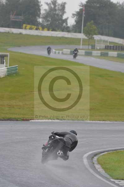 Mallory park Leicestershire;Mallory park photographs;Motorcycle action photographs;event digital images;eventdigitalimages;mallory park;no limits trackday;peter wileman photography;trackday;trackday digital images;trackday photos