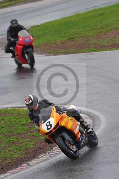 Mallory park Leicestershire;Mallory park photographs;Motorcycle action photographs;event digital images;eventdigitalimages;mallory park;no limits trackday;peter wileman photography;trackday;trackday digital images;trackday photos