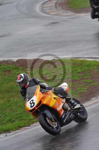 Mallory park Leicestershire;Mallory park photographs;Motorcycle action photographs;event digital images;eventdigitalimages;mallory park;no limits trackday;peter wileman photography;trackday;trackday digital images;trackday photos