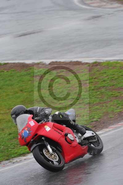 Mallory park Leicestershire;Mallory park photographs;Motorcycle action photographs;event digital images;eventdigitalimages;mallory park;no limits trackday;peter wileman photography;trackday;trackday digital images;trackday photos