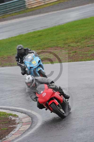 Mallory park Leicestershire;Mallory park photographs;Motorcycle action photographs;event digital images;eventdigitalimages;mallory park;no limits trackday;peter wileman photography;trackday;trackday digital images;trackday photos