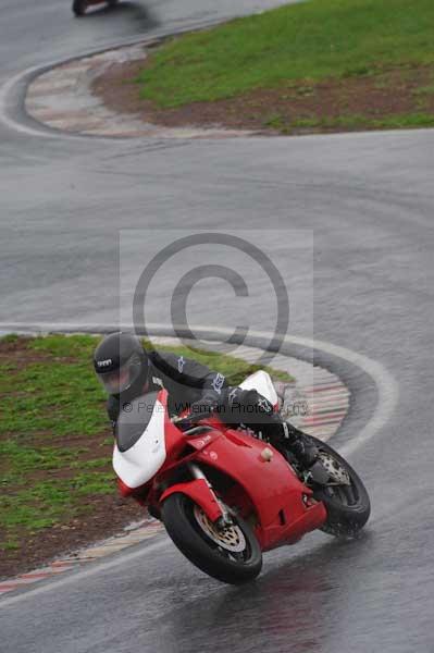 Mallory park Leicestershire;Mallory park photographs;Motorcycle action photographs;event digital images;eventdigitalimages;mallory park;no limits trackday;peter wileman photography;trackday;trackday digital images;trackday photos