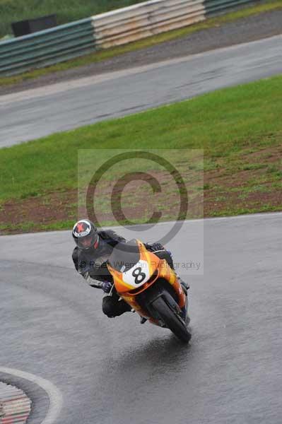 Mallory park Leicestershire;Mallory park photographs;Motorcycle action photographs;event digital images;eventdigitalimages;mallory park;no limits trackday;peter wileman photography;trackday;trackday digital images;trackday photos