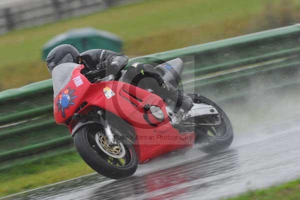 Mallory park Leicestershire;Mallory park photographs;Motorcycle action photographs;event digital images;eventdigitalimages;mallory park;no limits trackday;peter wileman photography;trackday;trackday digital images;trackday photos