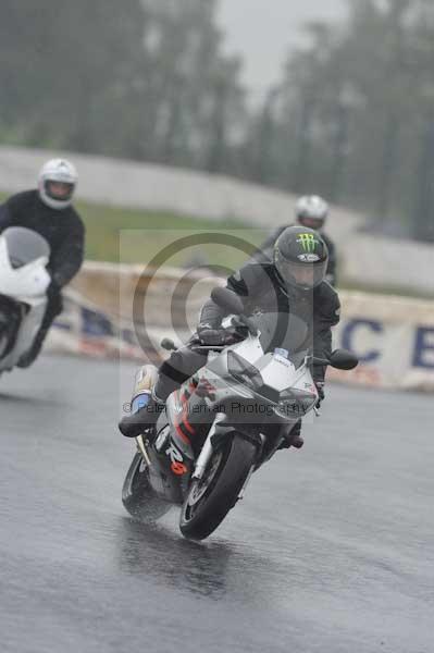 Mallory park Leicestershire;Mallory park photographs;Motorcycle action photographs;event digital images;eventdigitalimages;mallory park;no limits trackday;peter wileman photography;trackday;trackday digital images;trackday photos