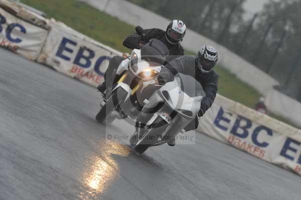 Mallory park Leicestershire;Mallory park photographs;Motorcycle action photographs;event digital images;eventdigitalimages;mallory park;no limits trackday;peter wileman photography;trackday;trackday digital images;trackday photos