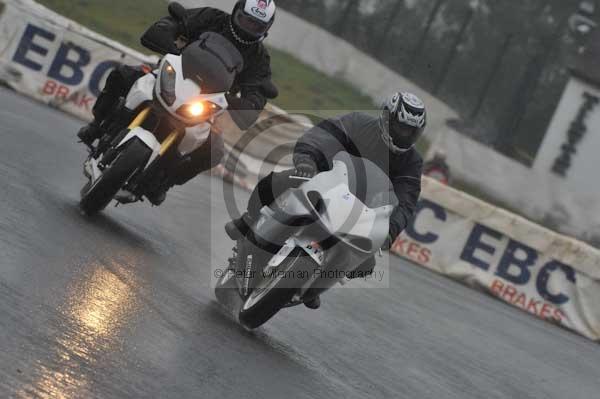 Mallory park Leicestershire;Mallory park photographs;Motorcycle action photographs;event digital images;eventdigitalimages;mallory park;no limits trackday;peter wileman photography;trackday;trackday digital images;trackday photos