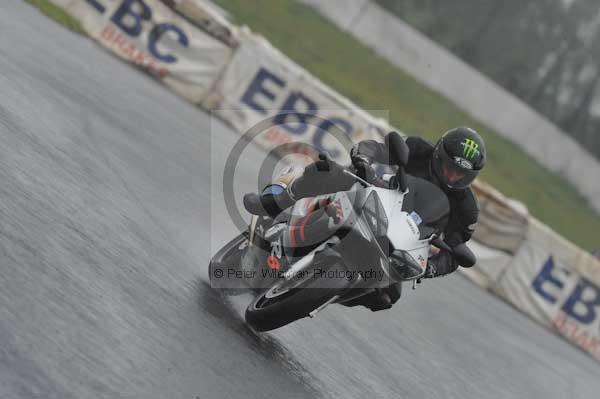 Mallory park Leicestershire;Mallory park photographs;Motorcycle action photographs;event digital images;eventdigitalimages;mallory park;no limits trackday;peter wileman photography;trackday;trackday digital images;trackday photos