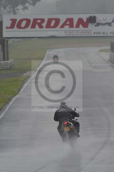 Mallory park Leicestershire;Mallory park photographs;Motorcycle action photographs;event digital images;eventdigitalimages;mallory park;no limits trackday;peter wileman photography;trackday;trackday digital images;trackday photos