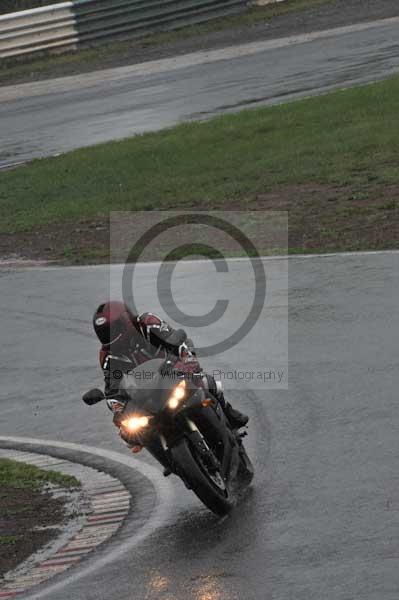 Mallory park Leicestershire;Mallory park photographs;Motorcycle action photographs;event digital images;eventdigitalimages;mallory park;no limits trackday;peter wileman photography;trackday;trackday digital images;trackday photos