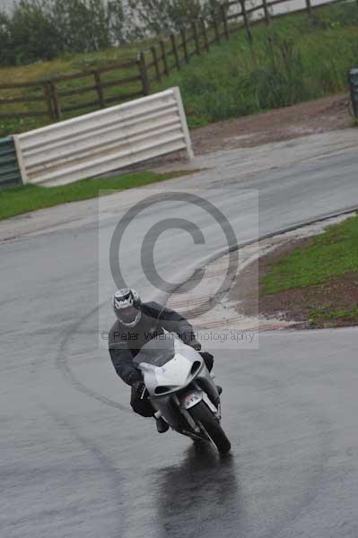 Mallory park Leicestershire;Mallory park photographs;Motorcycle action photographs;event digital images;eventdigitalimages;mallory park;no limits trackday;peter wileman photography;trackday;trackday digital images;trackday photos