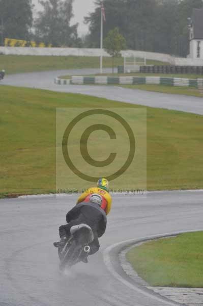 Mallory park Leicestershire;Mallory park photographs;Motorcycle action photographs;event digital images;eventdigitalimages;mallory park;no limits trackday;peter wileman photography;trackday;trackday digital images;trackday photos