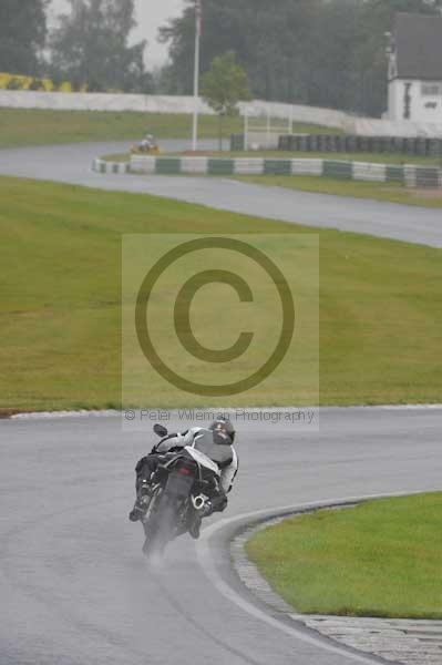 Mallory park Leicestershire;Mallory park photographs;Motorcycle action photographs;event digital images;eventdigitalimages;mallory park;no limits trackday;peter wileman photography;trackday;trackday digital images;trackday photos