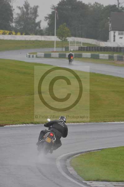 Mallory park Leicestershire;Mallory park photographs;Motorcycle action photographs;event digital images;eventdigitalimages;mallory park;no limits trackday;peter wileman photography;trackday;trackday digital images;trackday photos