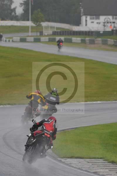 Mallory park Leicestershire;Mallory park photographs;Motorcycle action photographs;event digital images;eventdigitalimages;mallory park;no limits trackday;peter wileman photography;trackday;trackday digital images;trackday photos