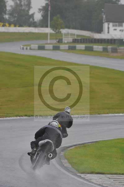 Mallory park Leicestershire;Mallory park photographs;Motorcycle action photographs;event digital images;eventdigitalimages;mallory park;no limits trackday;peter wileman photography;trackday;trackday digital images;trackday photos