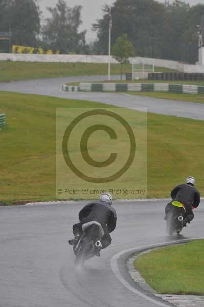 Mallory park Leicestershire;Mallory park photographs;Motorcycle action photographs;event digital images;eventdigitalimages;mallory park;no limits trackday;peter wileman photography;trackday;trackday digital images;trackday photos