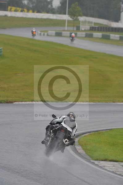 Mallory park Leicestershire;Mallory park photographs;Motorcycle action photographs;event digital images;eventdigitalimages;mallory park;no limits trackday;peter wileman photography;trackday;trackday digital images;trackday photos