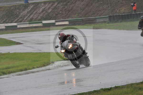 Mallory park Leicestershire;Mallory park photographs;Motorcycle action photographs;event digital images;eventdigitalimages;mallory park;no limits trackday;peter wileman photography;trackday;trackday digital images;trackday photos