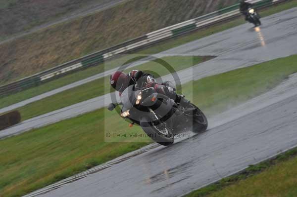 Mallory park Leicestershire;Mallory park photographs;Motorcycle action photographs;event digital images;eventdigitalimages;mallory park;no limits trackday;peter wileman photography;trackday;trackday digital images;trackday photos