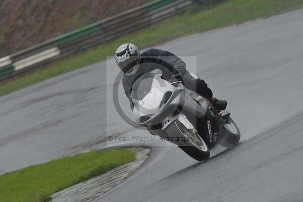 Mallory park Leicestershire;Mallory park photographs;Motorcycle action photographs;event digital images;eventdigitalimages;mallory park;no limits trackday;peter wileman photography;trackday;trackday digital images;trackday photos