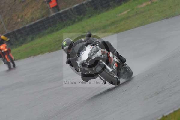 Mallory park Leicestershire;Mallory park photographs;Motorcycle action photographs;event digital images;eventdigitalimages;mallory park;no limits trackday;peter wileman photography;trackday;trackday digital images;trackday photos