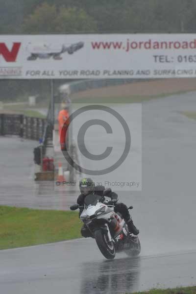 Mallory park Leicestershire;Mallory park photographs;Motorcycle action photographs;event digital images;eventdigitalimages;mallory park;no limits trackday;peter wileman photography;trackday;trackday digital images;trackday photos