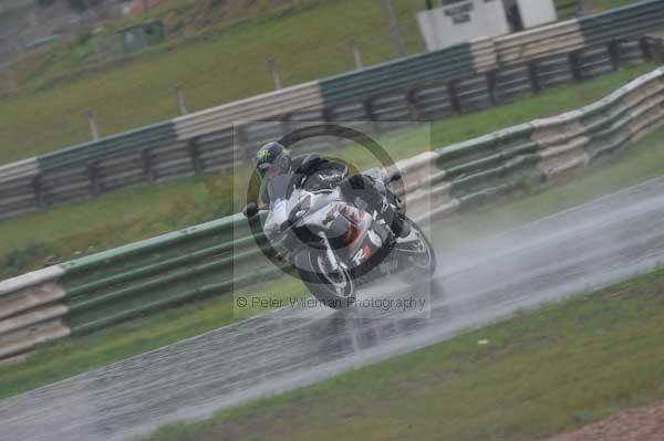 Mallory park Leicestershire;Mallory park photographs;Motorcycle action photographs;event digital images;eventdigitalimages;mallory park;no limits trackday;peter wileman photography;trackday;trackday digital images;trackday photos